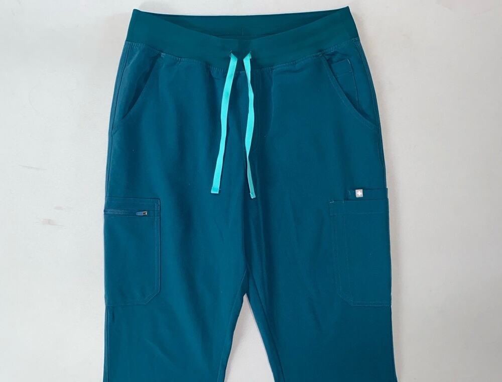 FIGs Women's Pull On Yola HW Scrub Pants, Bottoms. Green, Size L. EUC!
